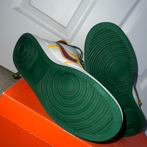 Vintage Nike Air Vandal Hi Leather
RASTA West Indies White Shoes - Mens Size 11 - Picture 13 of 16